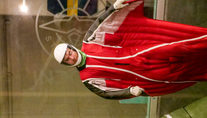 Andreas med wingsuit i vindtunnel. Andreas med wingsuit i vindtunnel.