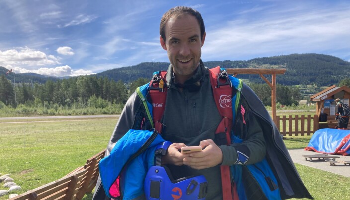 Andreas må bare svare på litt beskjeder før han kan være rå i lufta igjen Andreas må bare svare på litt beskjeder før han kan være rå i lufta igjen