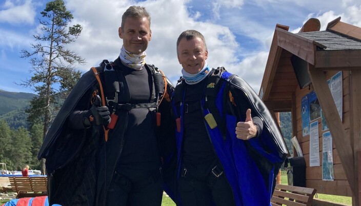 Remi Damgaard (th) er tatt ut på landslag, og skal prøve å slå blant andre Ulf Munkedal (tv), som er regjerende dansk mester i Wingsuit Performance. Remi Damgaard (th) er tatt ut på landslag, og skal prøve å slå blant andre Ulf Munkedal (tv), som er regjerende dansk mester i Wingsuit Performance.