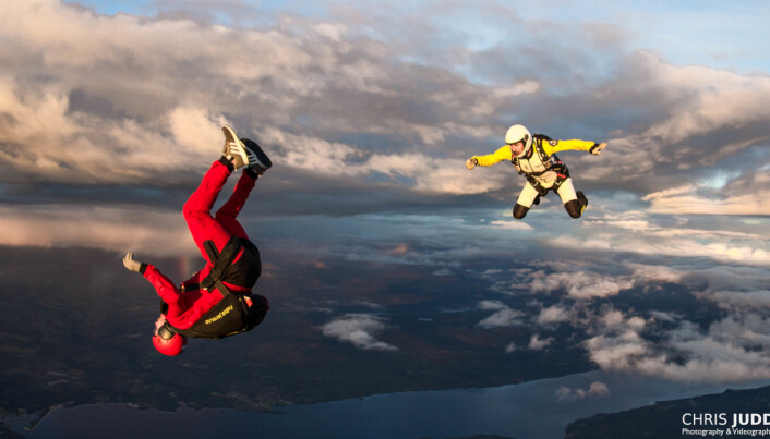 AFF Elev gjennomfører backflip AFF Elev gjennomfører backflip