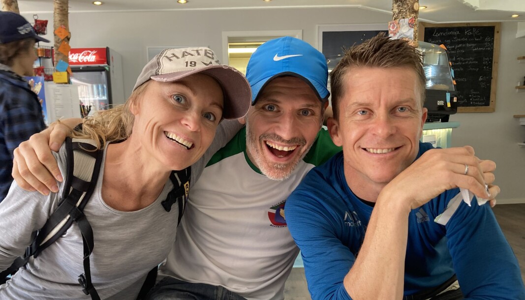 Derek (midten), med gamle lagkamerater fra Arcteryx. Ditta Valsdottir, og Ole Petter Hjelle Derek (midten), med gamle lagkamerater fra Arcteryx. Ditta Valsdottir, og Ole Petter Hjelle