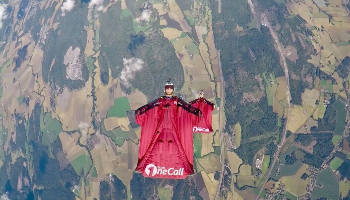 Espen og Amber holdt wingsuit camp på Jarlsberg Espen og Amber holdt wingsuit camp på Jarlsberg