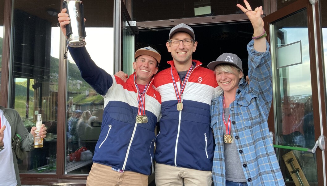 Zion fikk kongepokal for seieren i freefly i fjor Zion fikk kongepokal for seieren i freefly i fjor