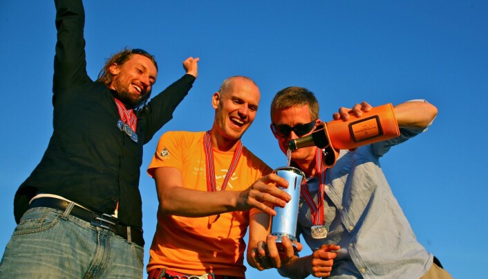 Derek og 42FF, med sin andre kongepokal, i 2012 Derek og 42FF, med sin andre kongepokal, i 2012