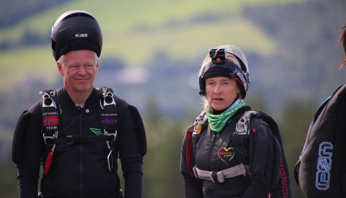 Arrangørkomiteens Carl-Erik Tuv, og Anna Fasting, klar for løft på NM 2021 Arrangørkomiteens Carl-Erik Tuv, og Anna Fasting, klar for løft på NM 2021