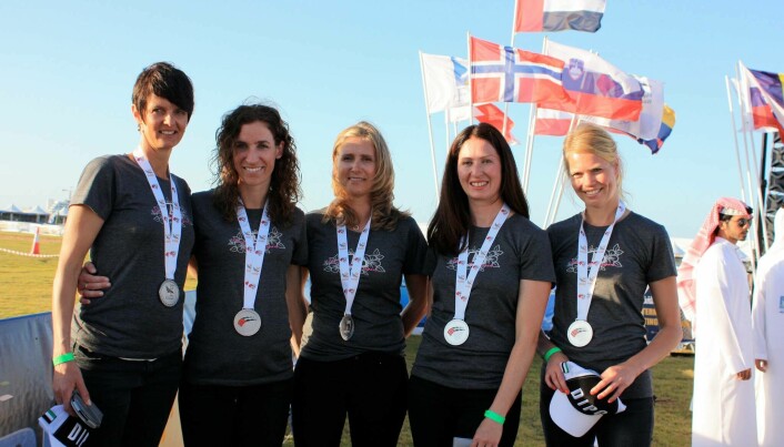 Polaris tok bronse på VM 2012. På bildet har de tatt sølv fra Dubai international parachuting championship 2013.