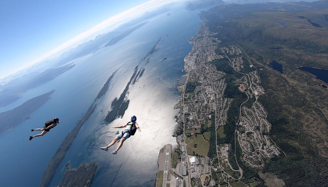 Fallskjermhopping over Molde Fallskjermhopping over Molde