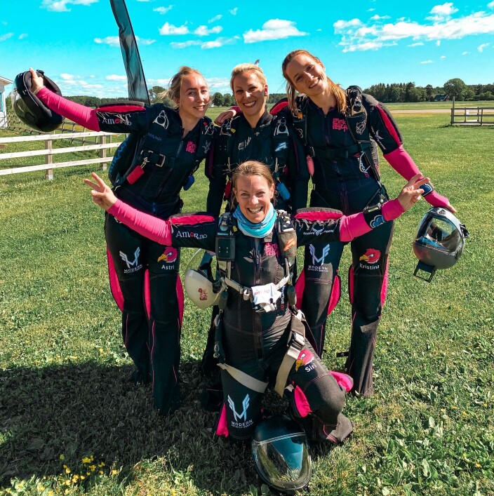 Pink Pelican FS2022 var ett av mange Tønsberg-lag på NM. Her med Astri Maren Midtgaren, Silje Søraas, Kristina Aarvold, og Siri Victoria Lund foran. Pink Pelican FS2022 var ett av mange Tønsberg-lag på NM. Her med Astri Maren Midtgaren, Silje Søraas, Kristina Aarvold, og Siri Victoria Lund foran.