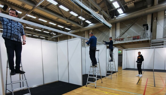 Vi har hatt rigging til messer som fast dugnadsaktivitet i en årrekke. Det ble endelig åpnet for messer igjen og Michael Sagnes, Gaute Hansen, Jan Tore Edvardsen og Benjamin Rasmussen gjør sitt bidrag. Vi har hatt rigging til messer som fast dugnadsaktivitet i en årrekke. Det ble endelig åpnet for messer igjen og Michael Sagnes, Gaute Hansen, Jan Tore Edvardsen og Benjamin Rasmussen gjør sitt bidrag.