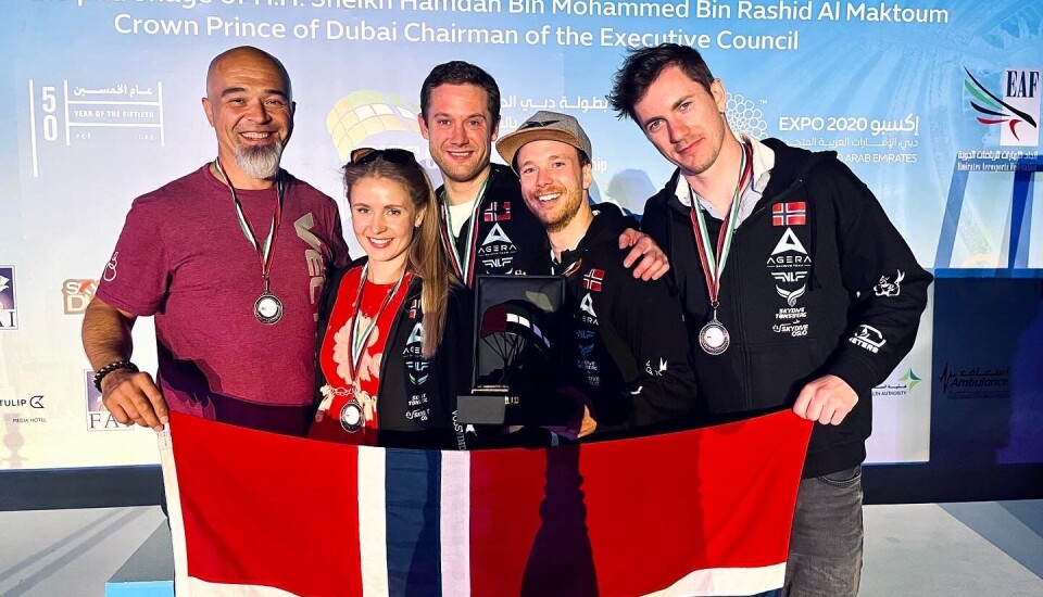 Bronse til slutt, til Agera, og reservekameramann Juan Mayer