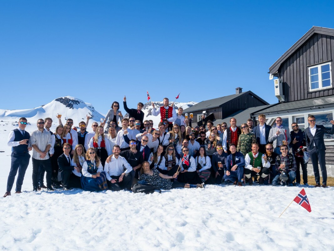74 personer hoppet inn på Finse med Voss Fallskjermklubb. 74 personer hoppet inn på Finse med Voss Fallskjermklubb.