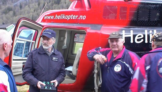 Bård som helikopterpilot for Veteranenes Fallskjermklubb. Bård som helikopterpilot for Veteranenes Fallskjermklubb.