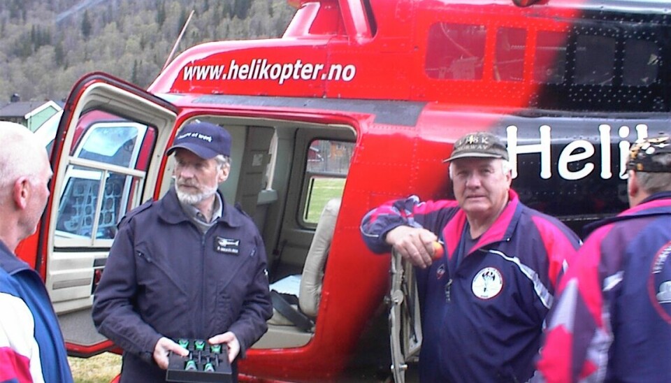 Bård som helikopterpilot for Veteranenes Fallskjermklubb.
