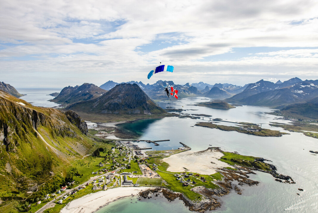 Fallskjermhopping i Lofoten. Fallskjermhopping i Lofoten.