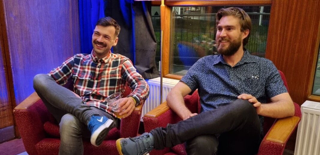 Et sjeldent øyeblikk med både Alex Baker og Morgan Mackay foran kameraet. Et sjeldent øyeblikk med både Alex Baker og Morgan Mackay foran kameraet.
