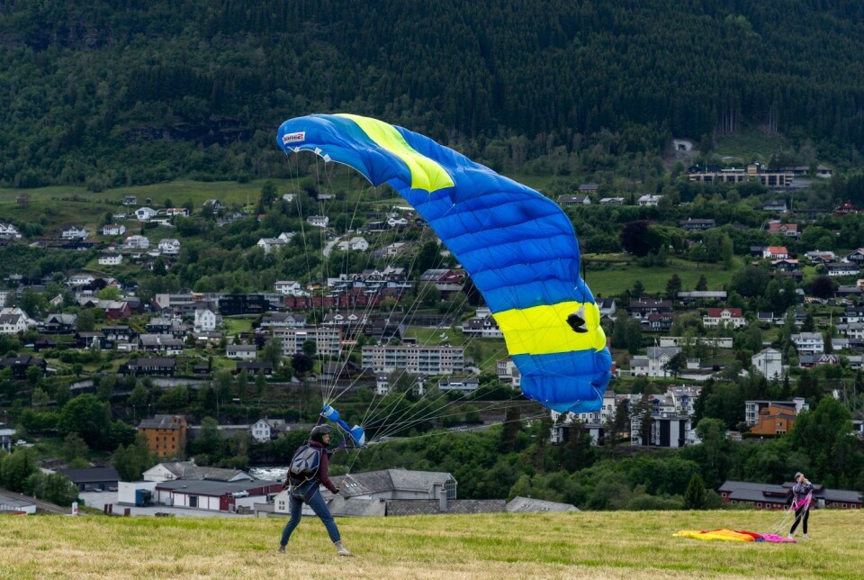 Landing på jordet nedenfor Haugo Utleige, som var samlingssted for helgen.